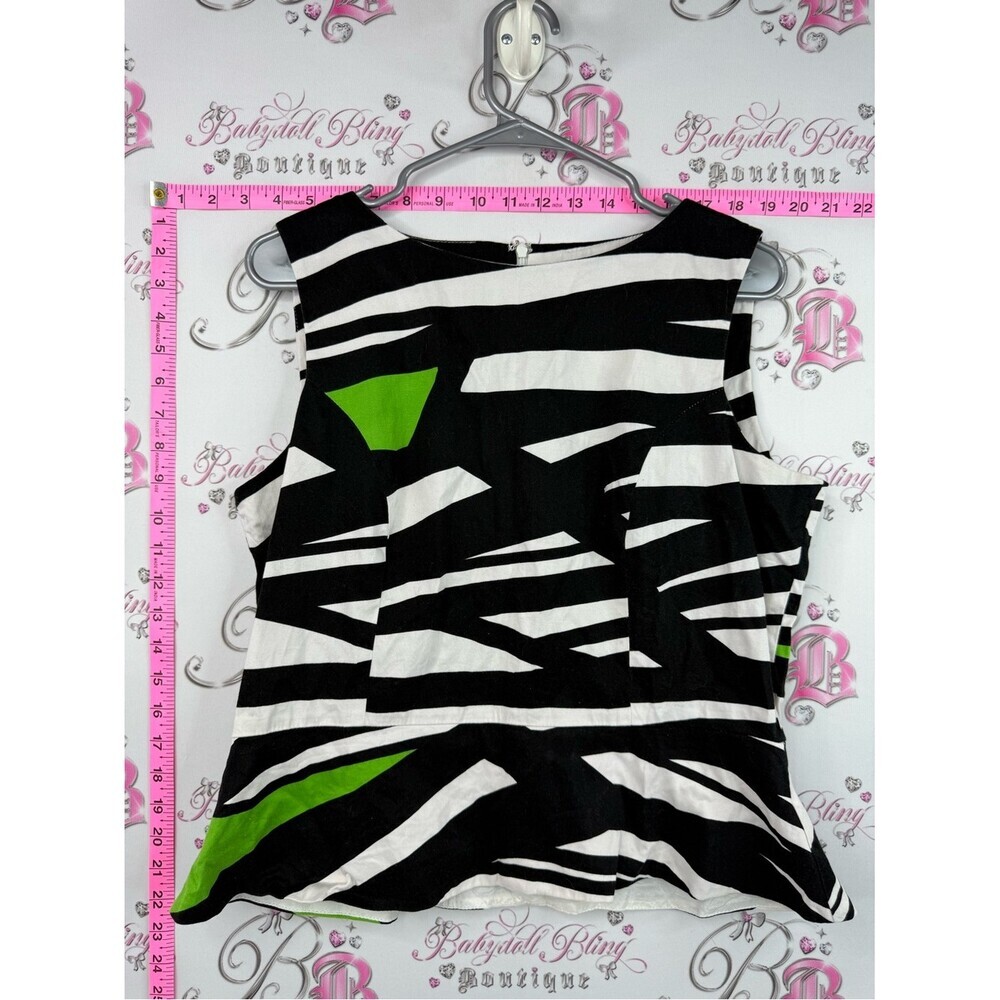 Femme tank top Sleeveless Black & White Graphic Tank Top with Green Accent